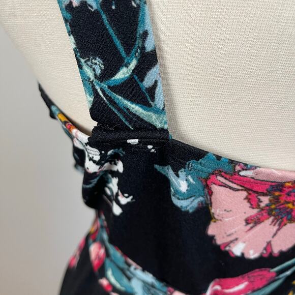Xhilaration • Floral Jumpsuit - Picture 5 of 6